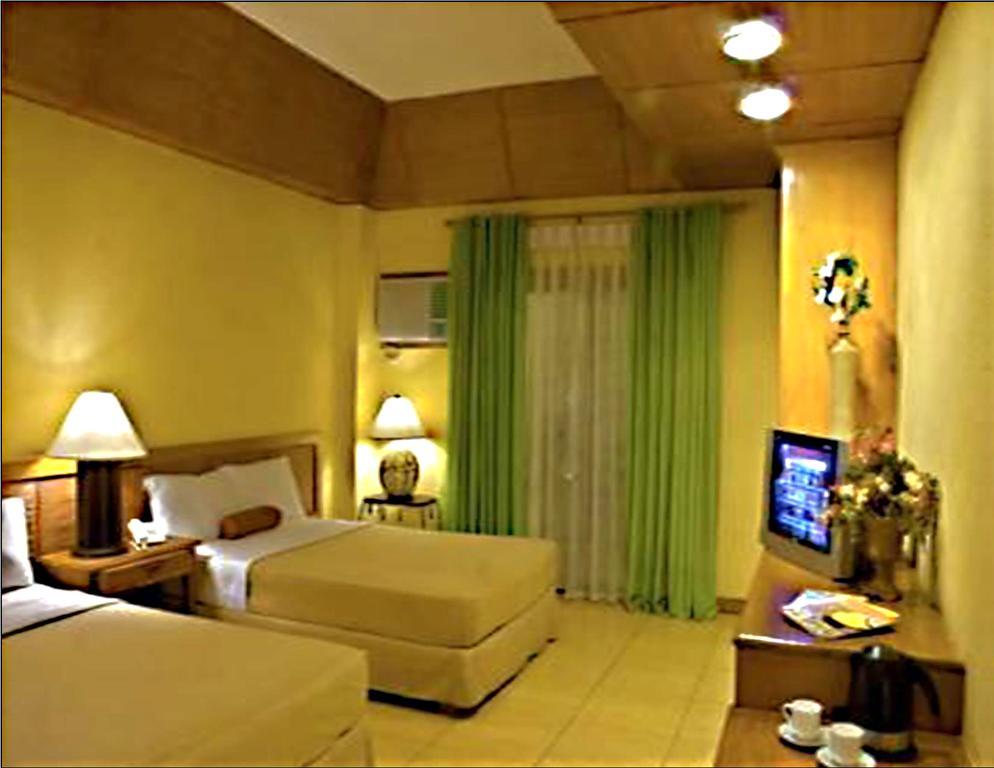 Java Hotel Laoag Exterior photo
