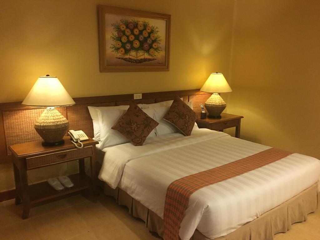 Java Hotel Laoag Exterior photo